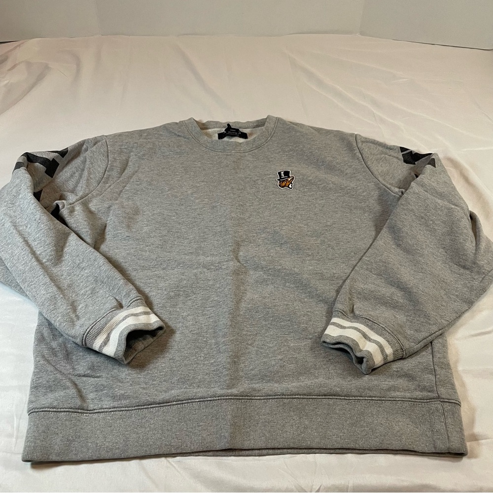 Akoo Gray Crewneck Sweater “A King Of‎ Ones Self” with Fox Logo